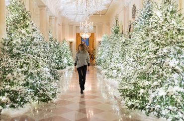 Melania Trump Belo hišo okrasila v duhu Amerike