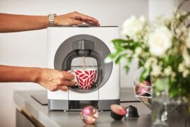 Za dame, ki imajo rade odtenke roza barve – tudi pri kavi